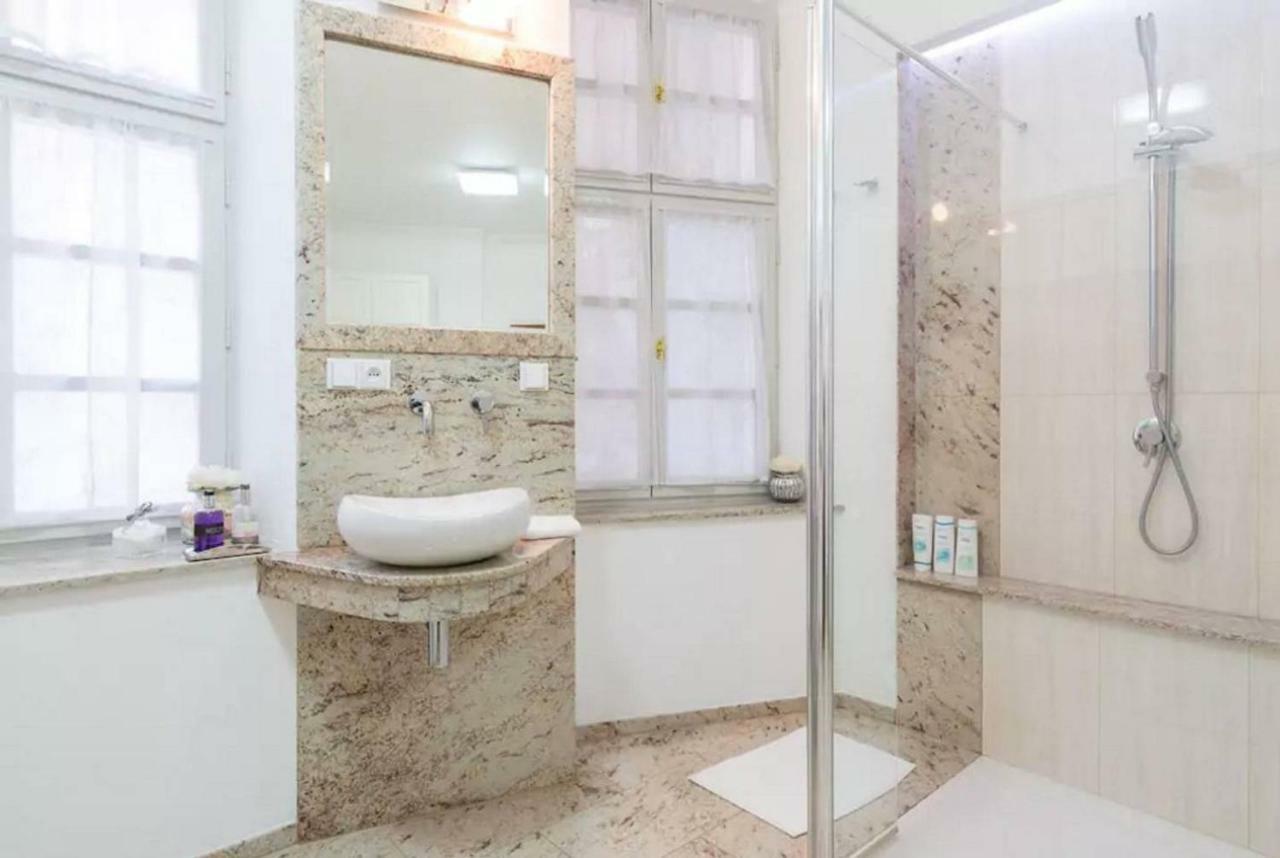 Quiet Apartment In The Heart Of Old Town Centre Прага Екстериор снимка